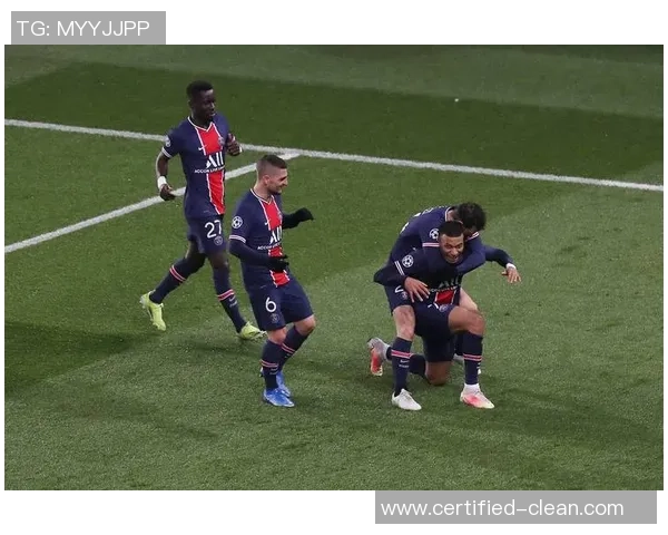 西甲赛场惊现冷门巴黎圣日耳曼狂胜尤文图斯引发全场震撼